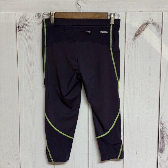 The North Face VaporWick Capri Leggings S Plum EUC Zip Pocket - Picture 2 of 13